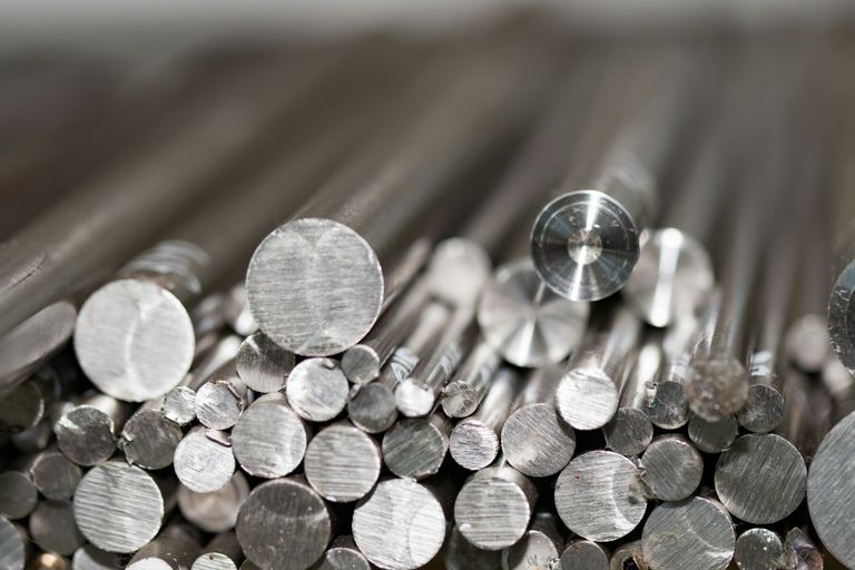 Aluminiumstangen zur wirtschaftlichen Vermarktung im Metallhandel